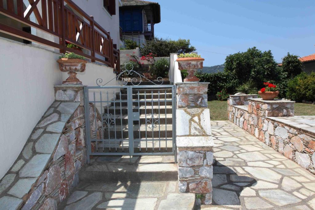 Pleoussa Studio And Apartments Skopelos Dış mekan fotoğraf